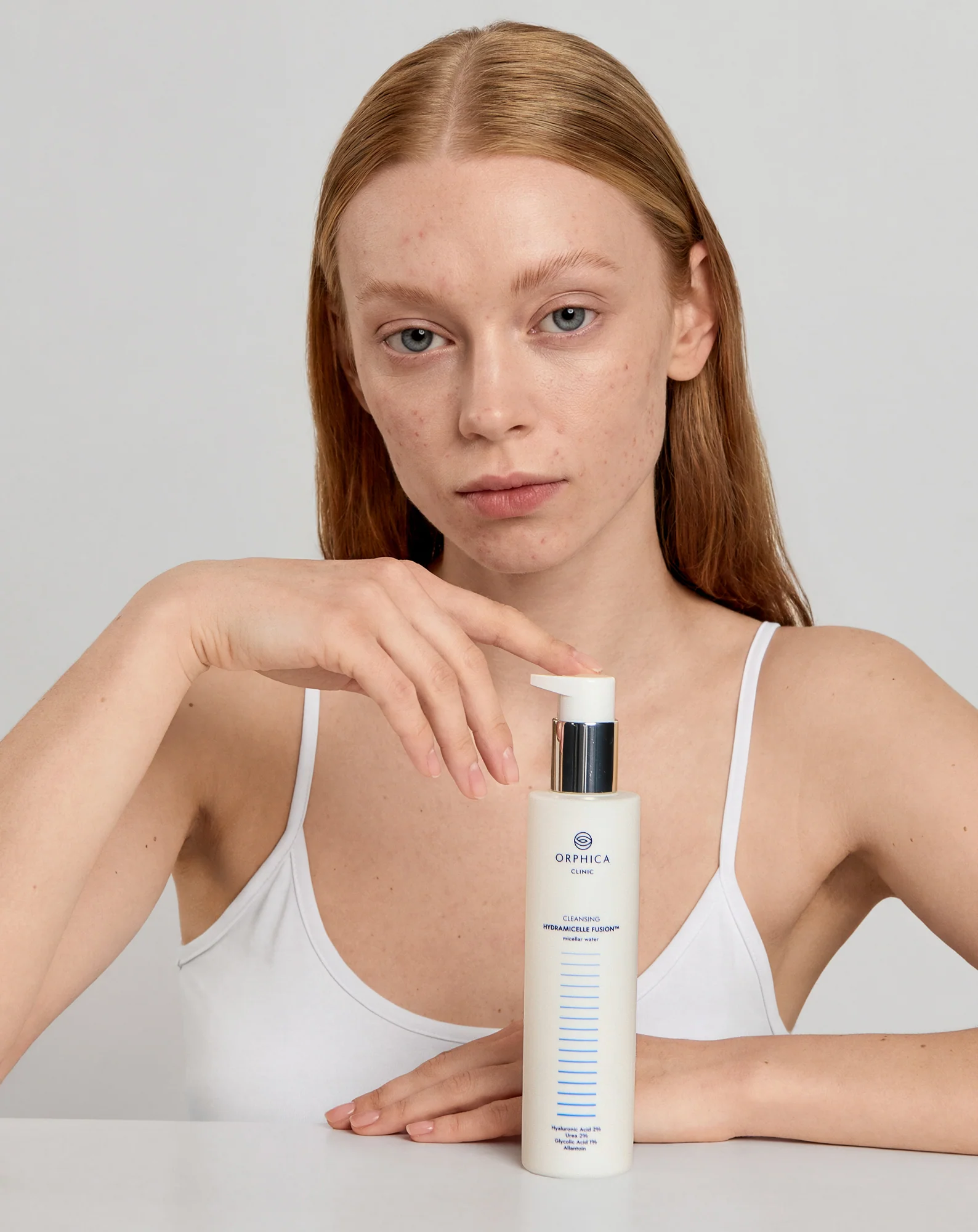 Płyn micelarny do demakijażu i oczyszczania do skóry wrażliwej i trądzikowej z mocznikiem, kwasem hialuronowym i glikolowym Cleansing Orphica Clinic 200 ml - Image 3