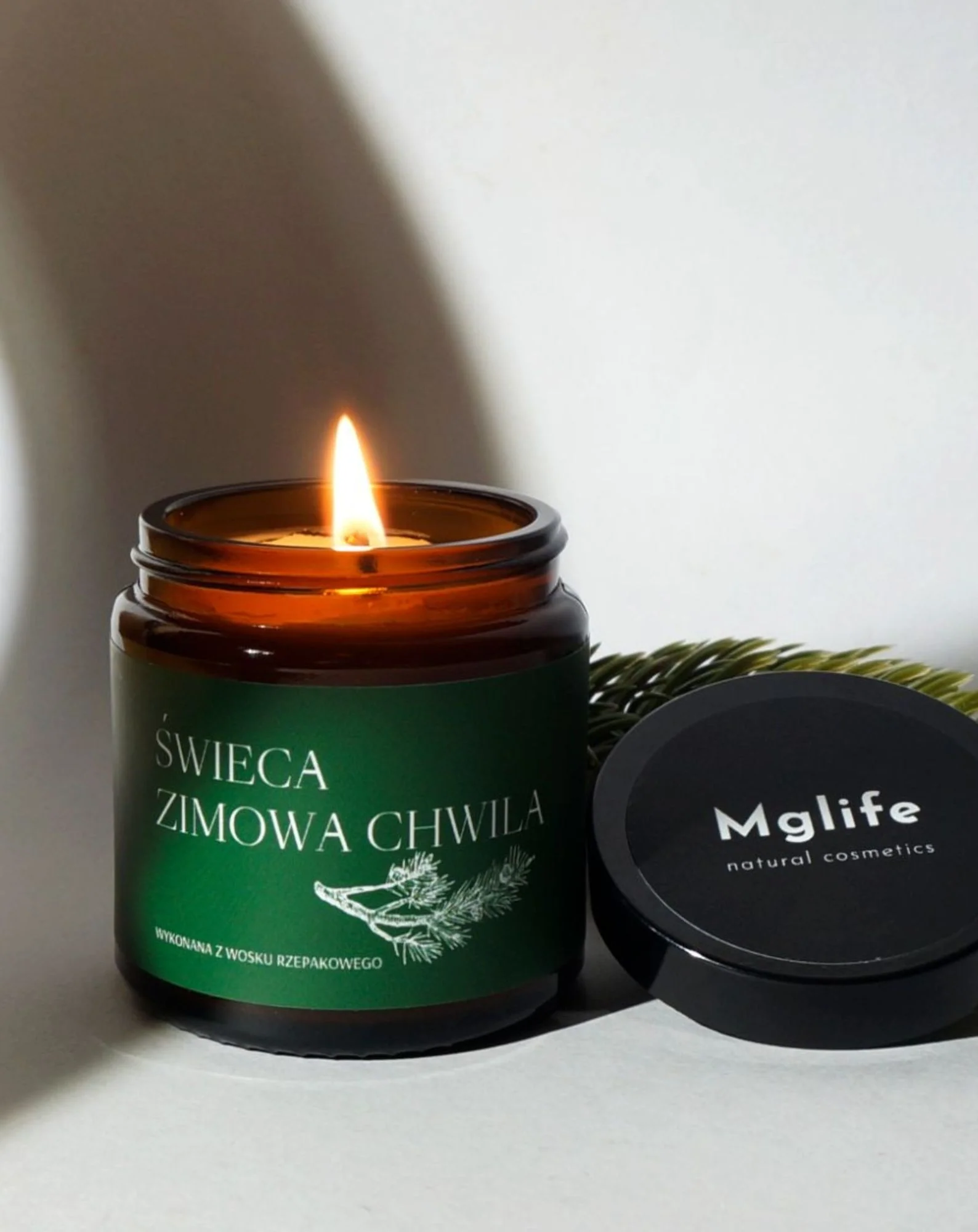 Wegańska świeca rzepakowa Zimowa chwila o zapachu sosny, cedru i bursztynu 120 ml MgLife - Image 2
